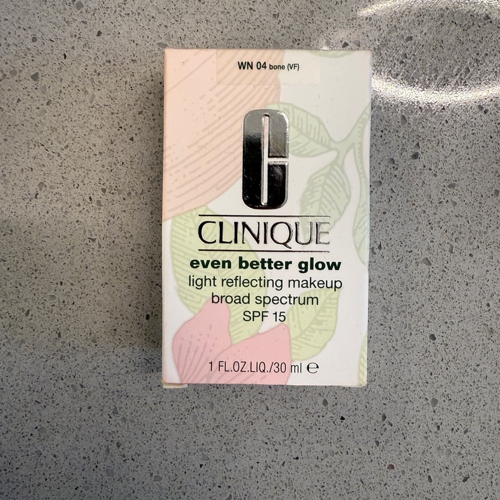 Clinique Even Better Glow Foundation SPF 15 - Bone (Discontinued)
